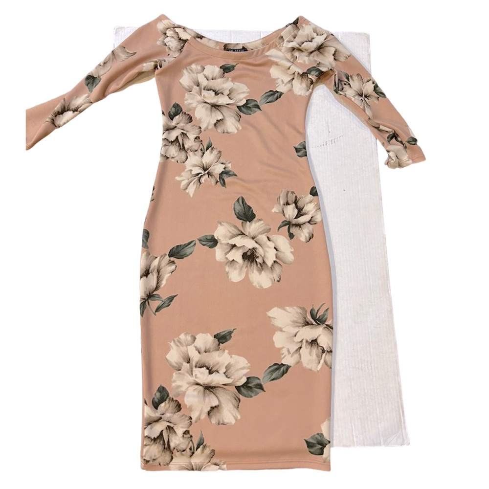 NWOT Fitted 🌷 Scoop Neck Dress 👗 Size M
